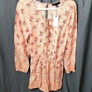 Sanctuary: Peach colored floral Romper- long sleeves with pockets- S